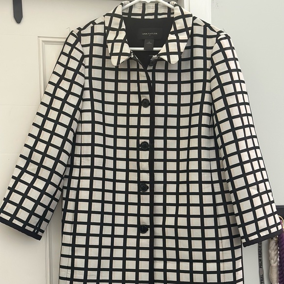 Ann Taylor Jackets & Blazers - Ann Taylor Top Coat. Women Size Medium.